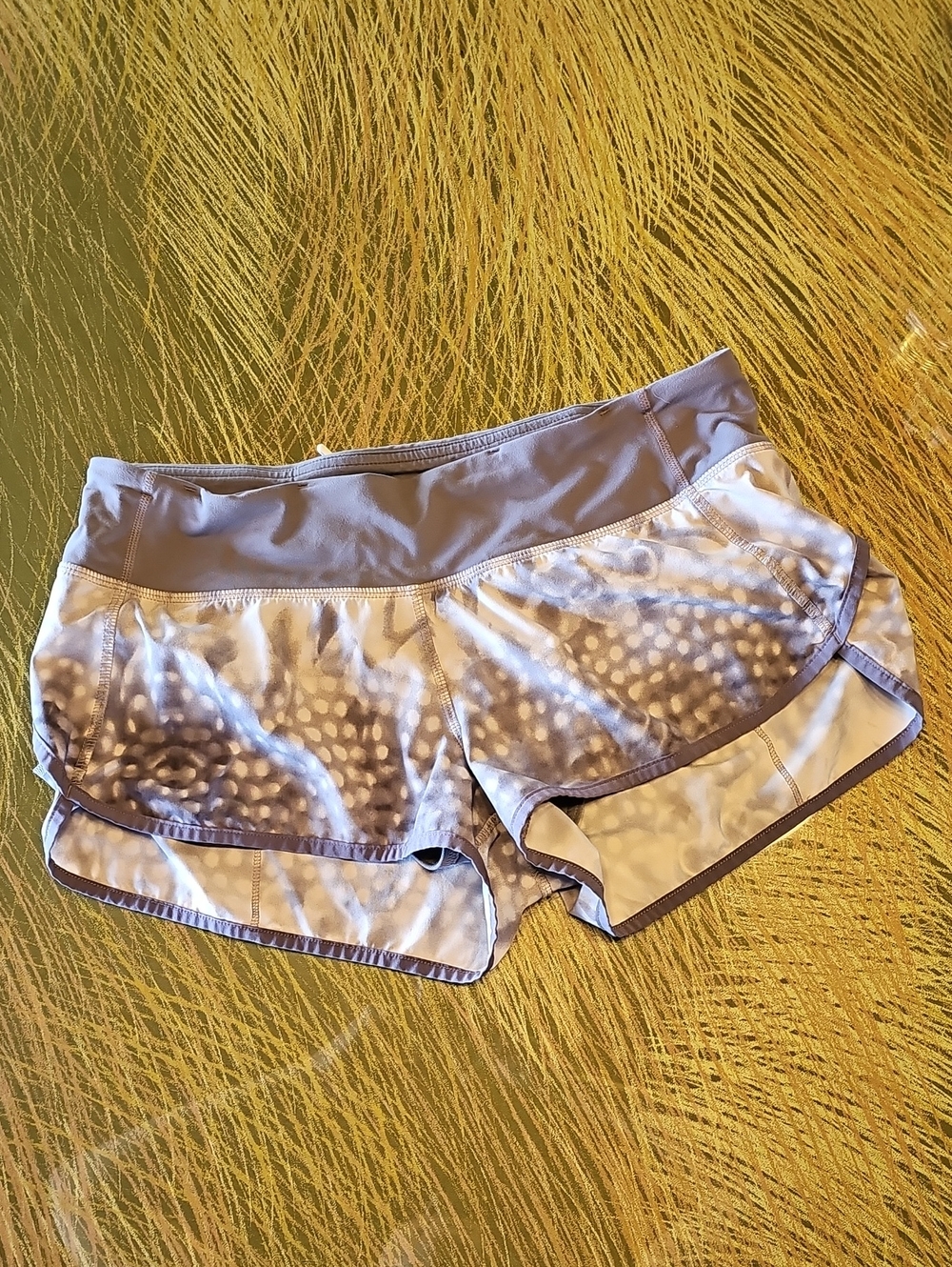 Rare Snowy Owl Lululemon Speed Shorts Size 6!